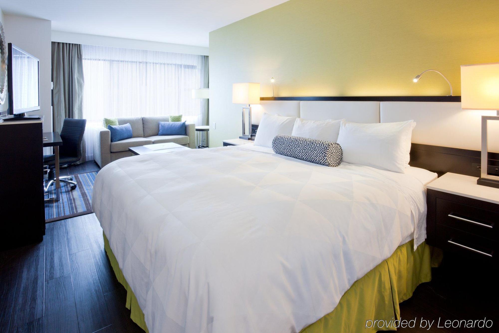 The Hollis Halifax - A Doubletree Suites By Hilton Extérieur photo