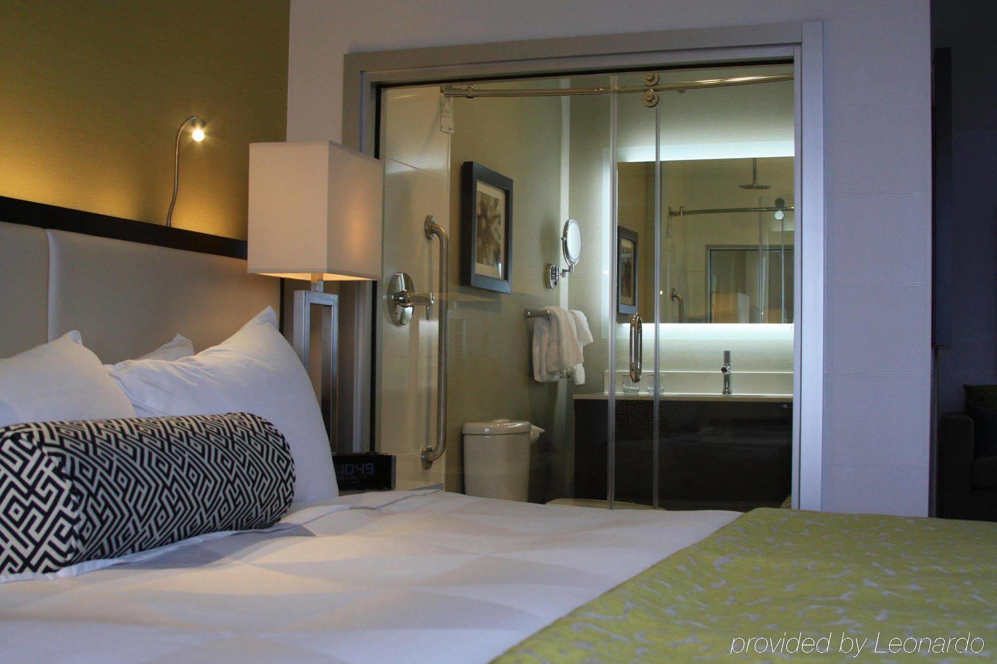 The Hollis Halifax - A Doubletree Suites By Hilton Extérieur photo